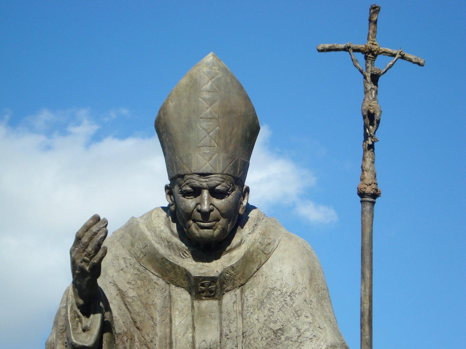 Pomnik Jana Pawła II w Suwałkach